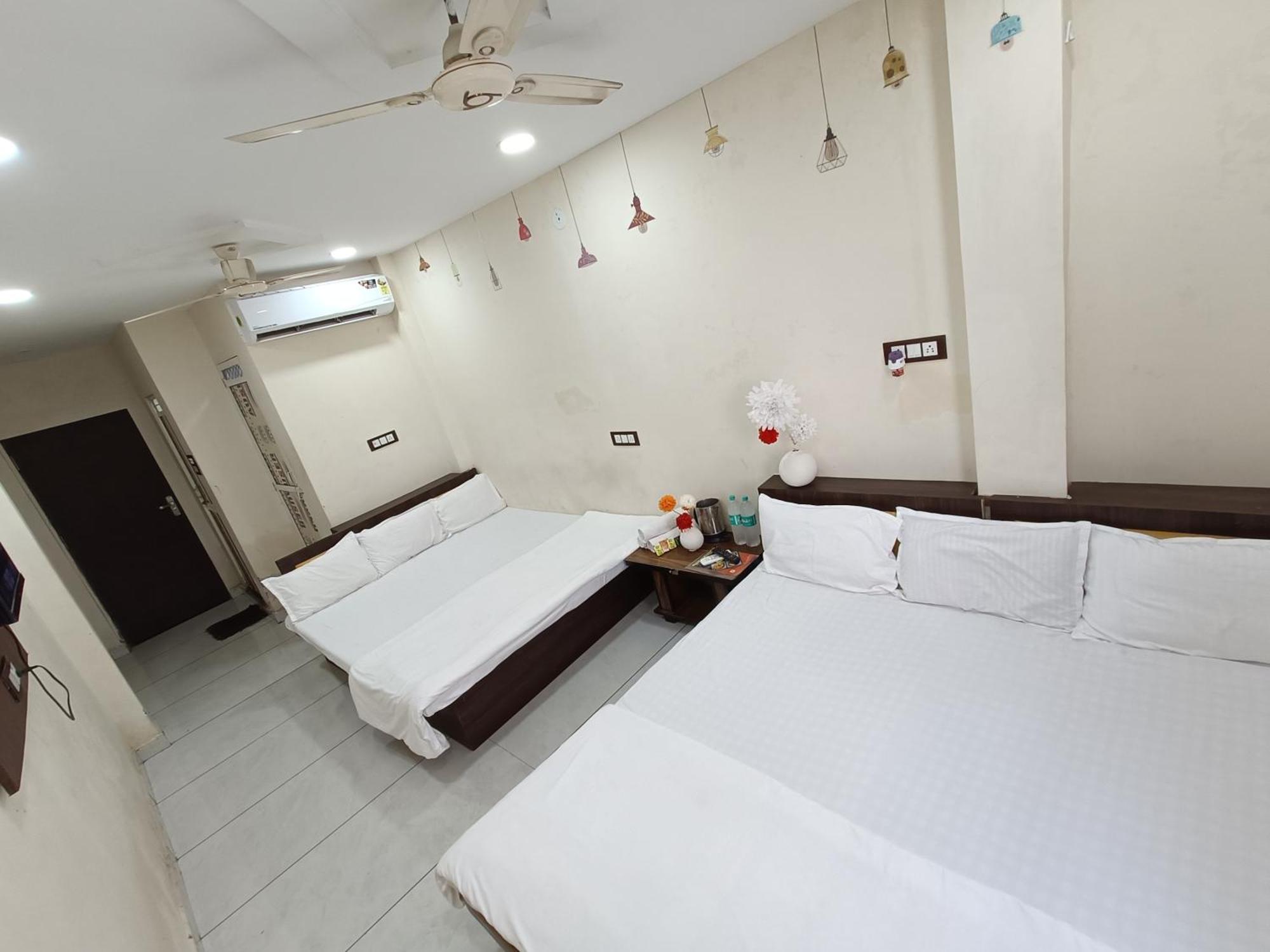 Hotel S Tower Ujjain Exterior foto